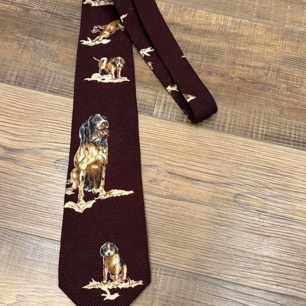 Field Wear Burgundy Tie with Brown hunting Dogs